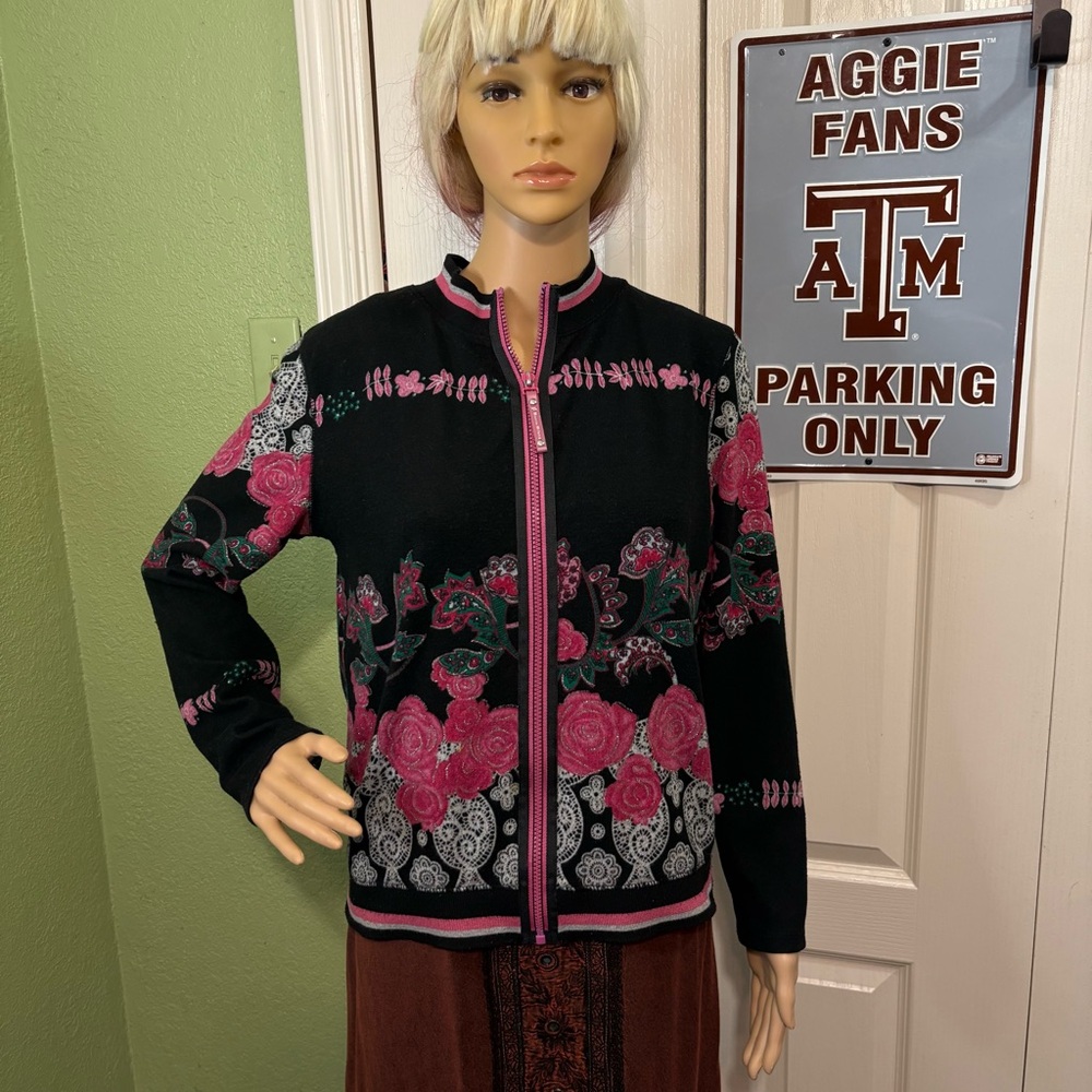 Monte Milano Floral Black and Pink Women's Sweater